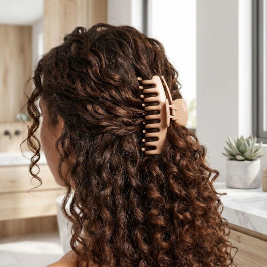 Comment mettre une pince à cheveux ?