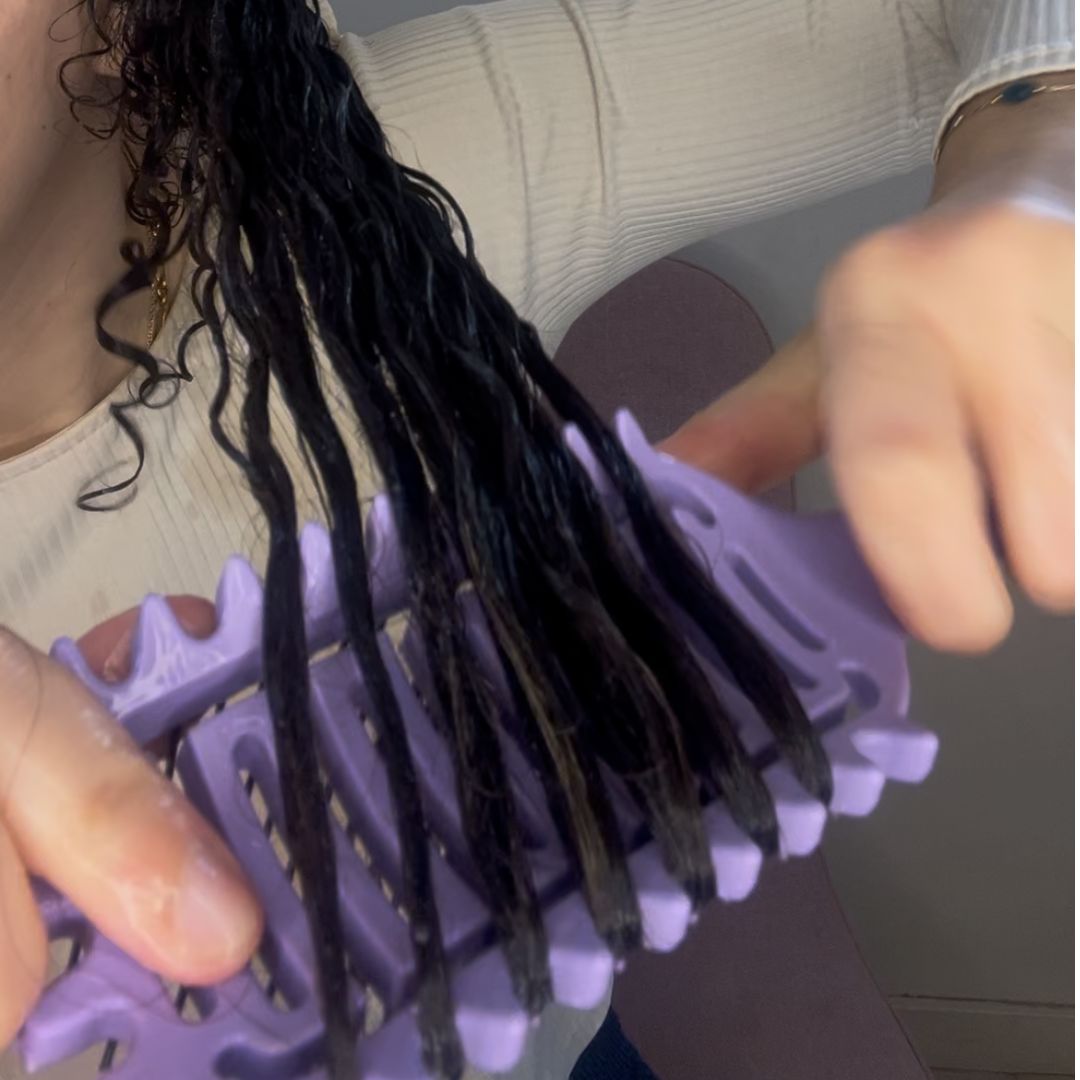 Routine cheveux bouclés : Comment définir ses boucles et les protéger pour plus de tenue et moins de frisottis ?