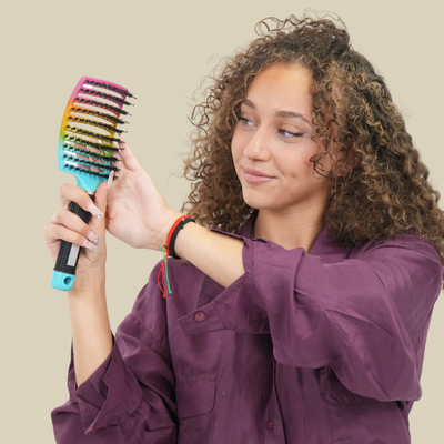 BROSSE DEMELANTE DETANGLER cheveux bouclés profil