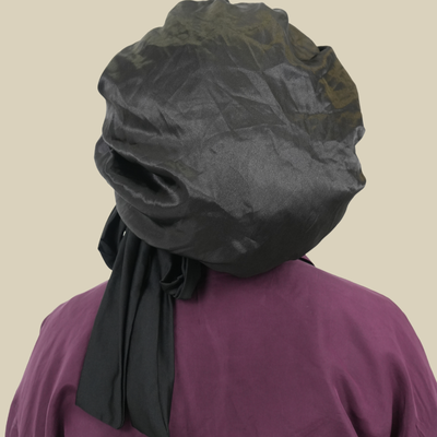 Bonnet en Satin SilkHaven noir large réglable femme dos
