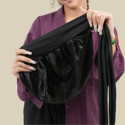 Bonnet en Satin SilkHaven noir large réglable
