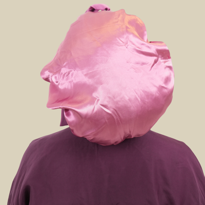 Bonnet en Satin SilkHaven rose large réglable femme dos