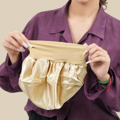 Bonnet en satin cheveux bouclés Charlotte beige beige protection