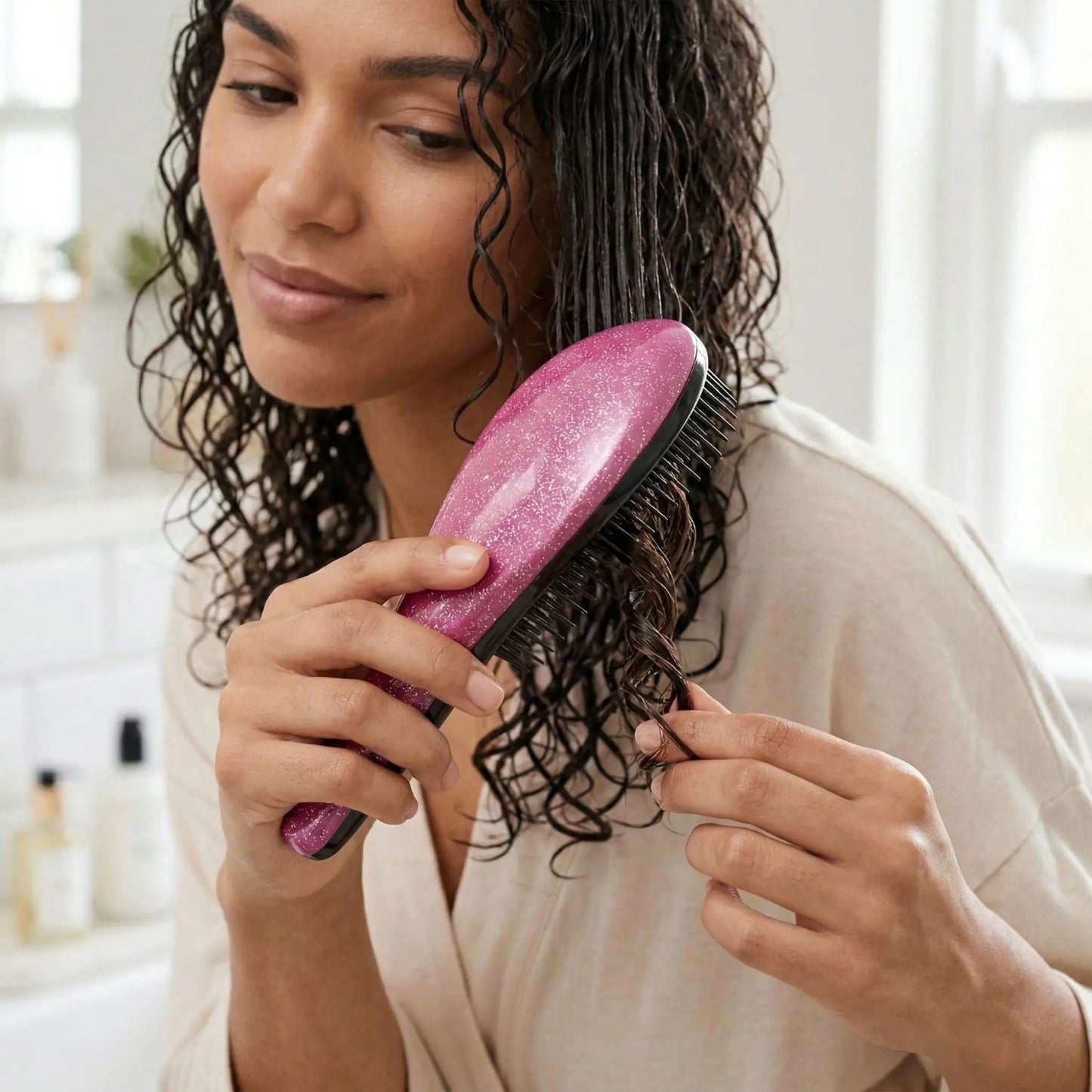 Brosse à cheveux bouclés DemelaBoucles démêlage boucles définition boucles frisés brosse rose