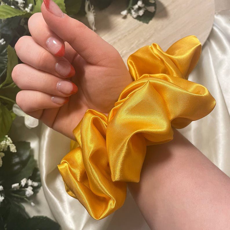 Chouchou-Satin-RetroChicJaune-chouchou-satin-jaune-cheveux-soins