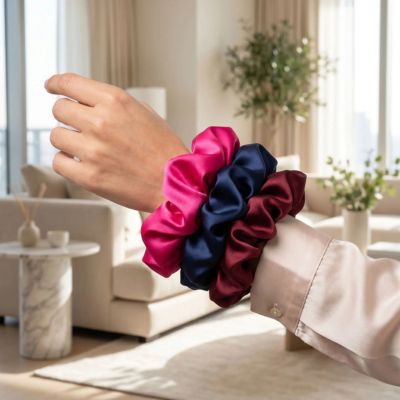 Chouchou en satin Trio Signature Extra Large rouge rose bleu cheveux épais boucles