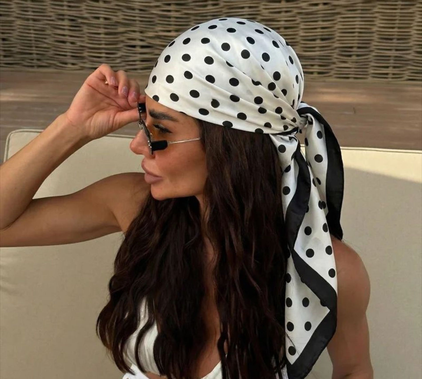 Foulard Pois Satin carré femme bandana cheveux ondulés été