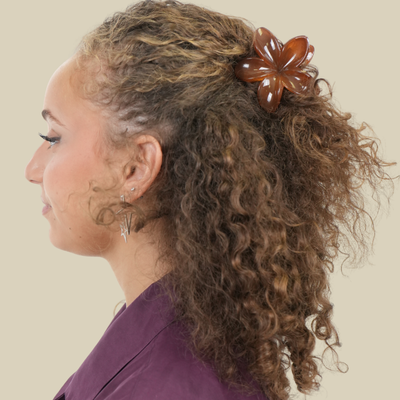 Pince à cheveux Fleur Charme 3 pince fleur cheveux bouclés marron