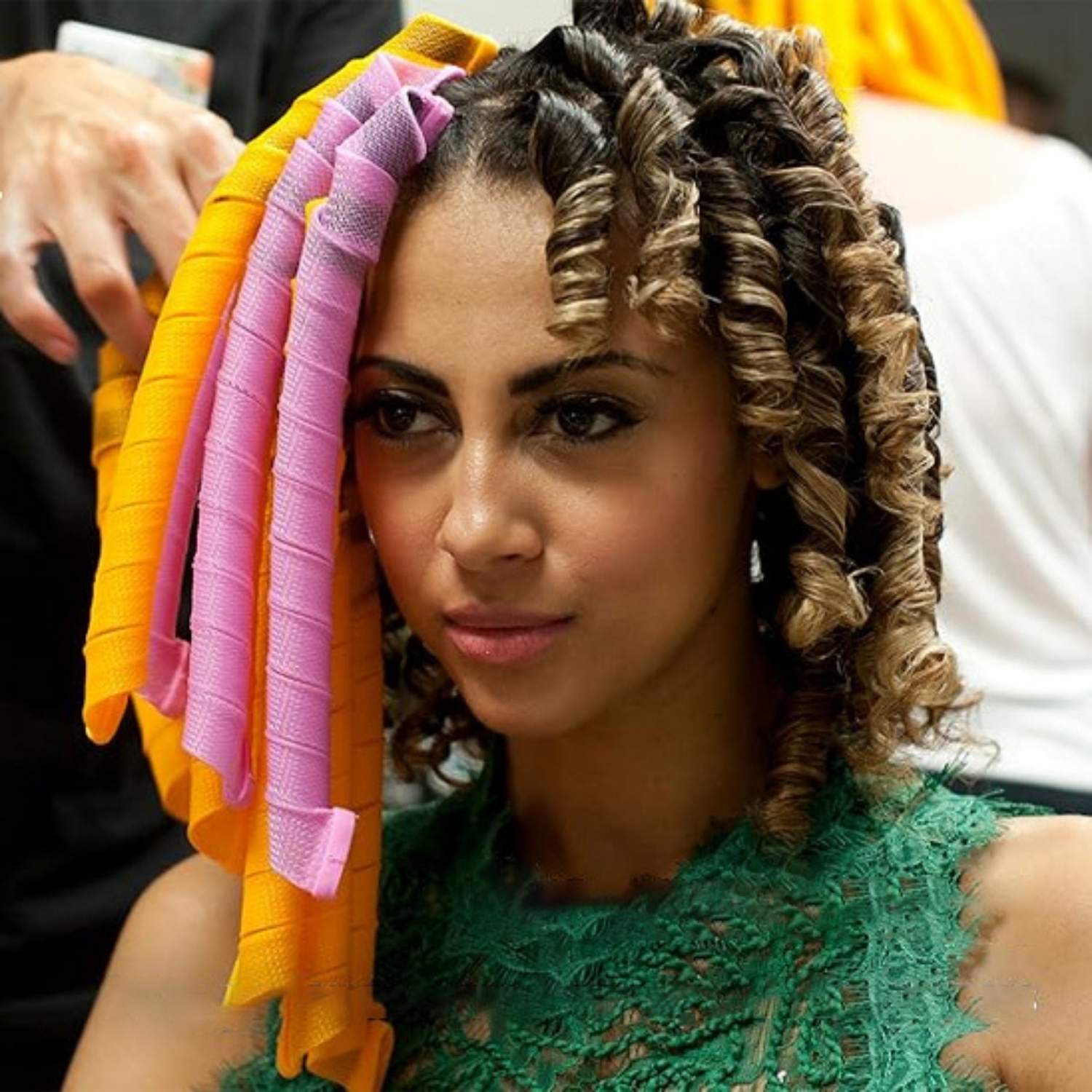 bigoudis spirale boucles définies femme
