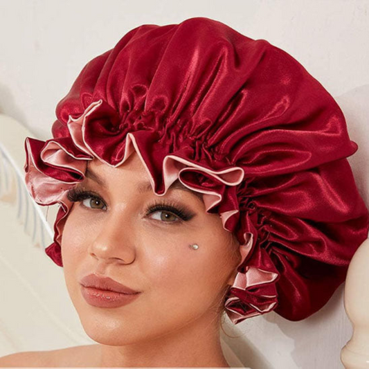 bonne-en-satin-rouge-de-face