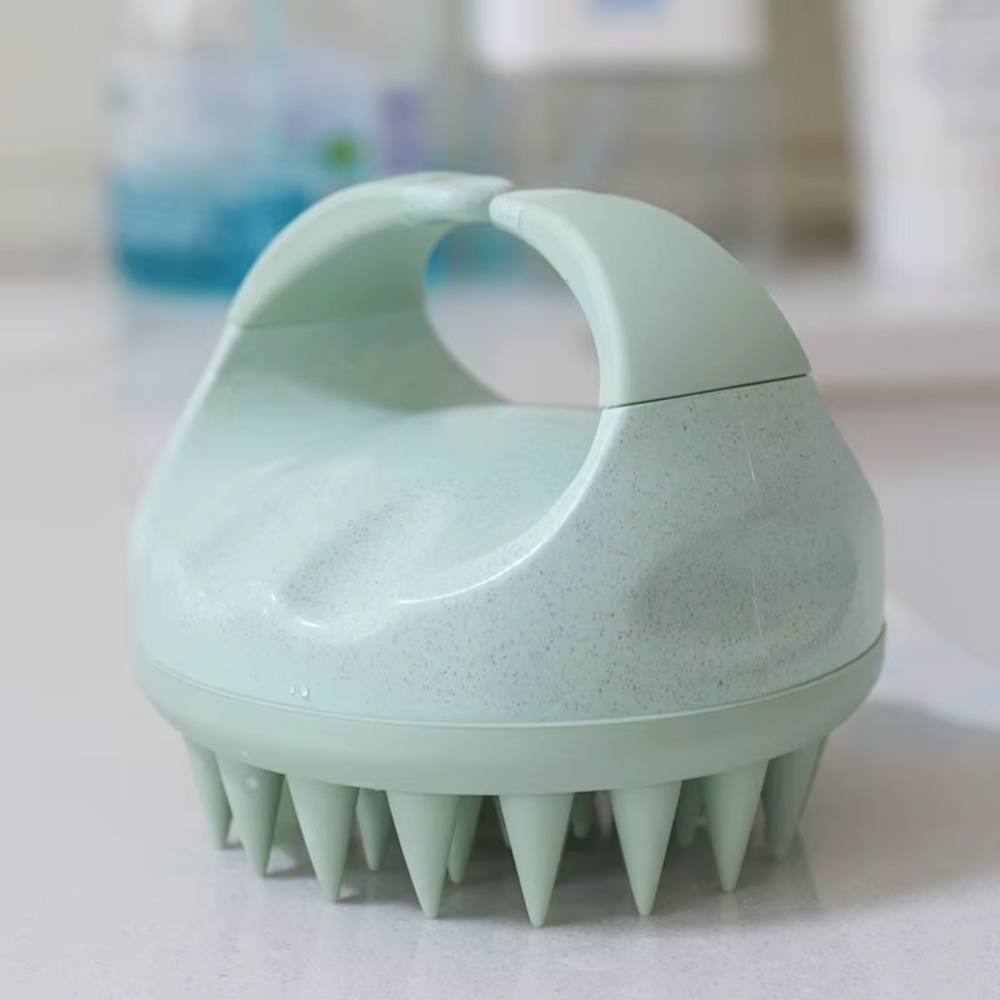 brosse-massage-cuir-chevelu-scalpsooth-brosse-massage-cheveux-verte