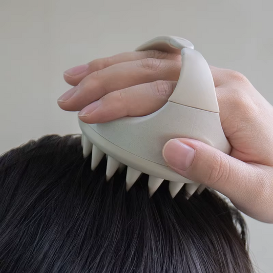 brosse-massage-cuir-chevelu-scalpsooth-brosse-massage-shampoing-tête-beige