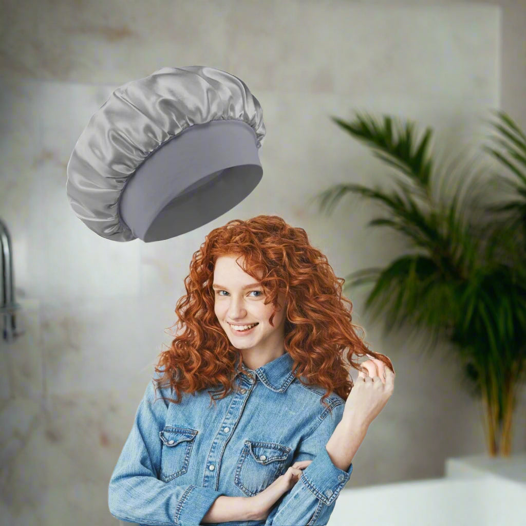 charlotte en satin gris femme cheveux texturés bouclés ondulés frisés bonnet satin 