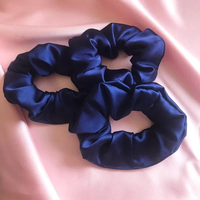 Chouchou Satin - RetroChicScrunchies™ - Bleu Marine - Ma Couronne Curly