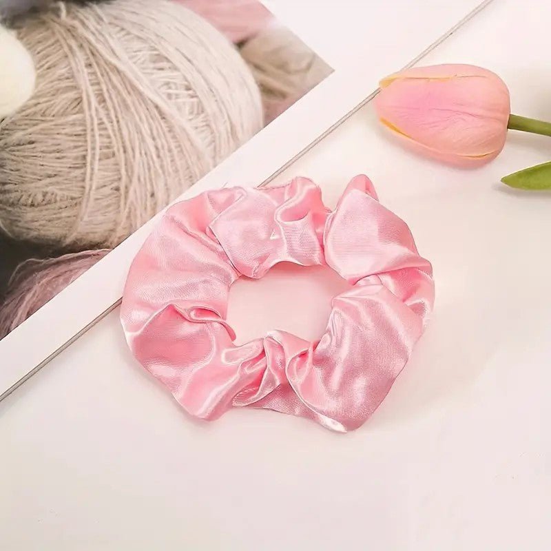 Chouchou Satin - RetroChicScrunchies™ - Rose Bébé - Ma Couronne Curly