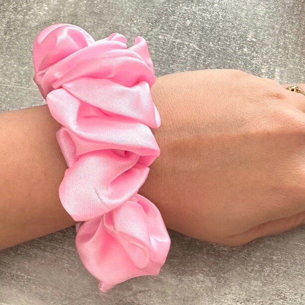 Chouchou Satin - RetroChicScrunchies™ - Rose Bébé - Ma Couronne Curly