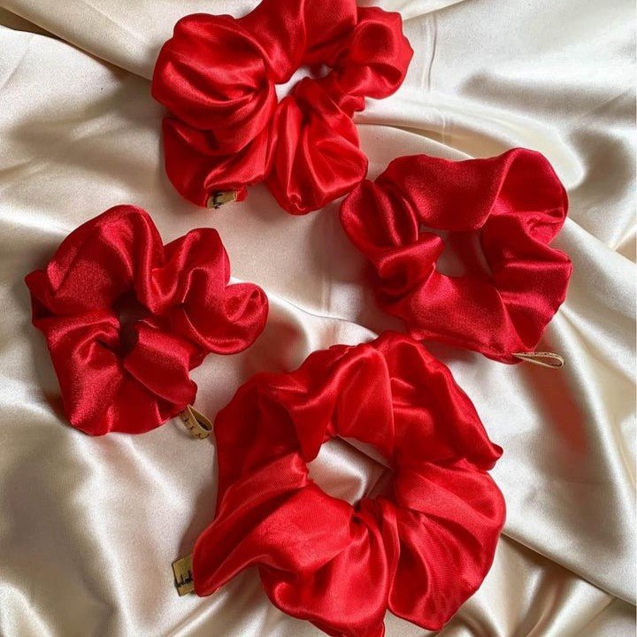 Chouchou Satin - RetroChicScrunchies™ - Rouge Intense - Ma Couronne Curly