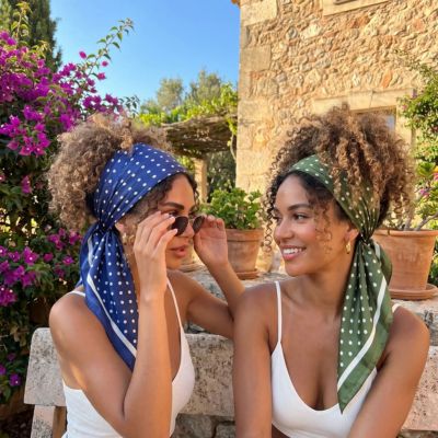 foulard victoria vert bleu pois femme cheveux bouclés satin