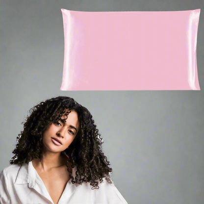 taie-d_oreiller-en-soie-silkembrace-taie-d_oreiller-rose-soie-de-murier-cheveux-bouclés-soyeux