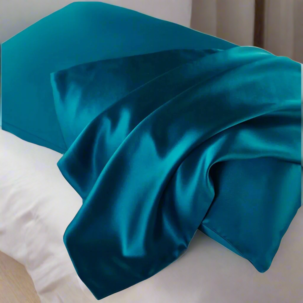 taie-d_oreiller-en-soie-silkshield-bleu-soie-de-murier-cheveux-bouclés-texturés