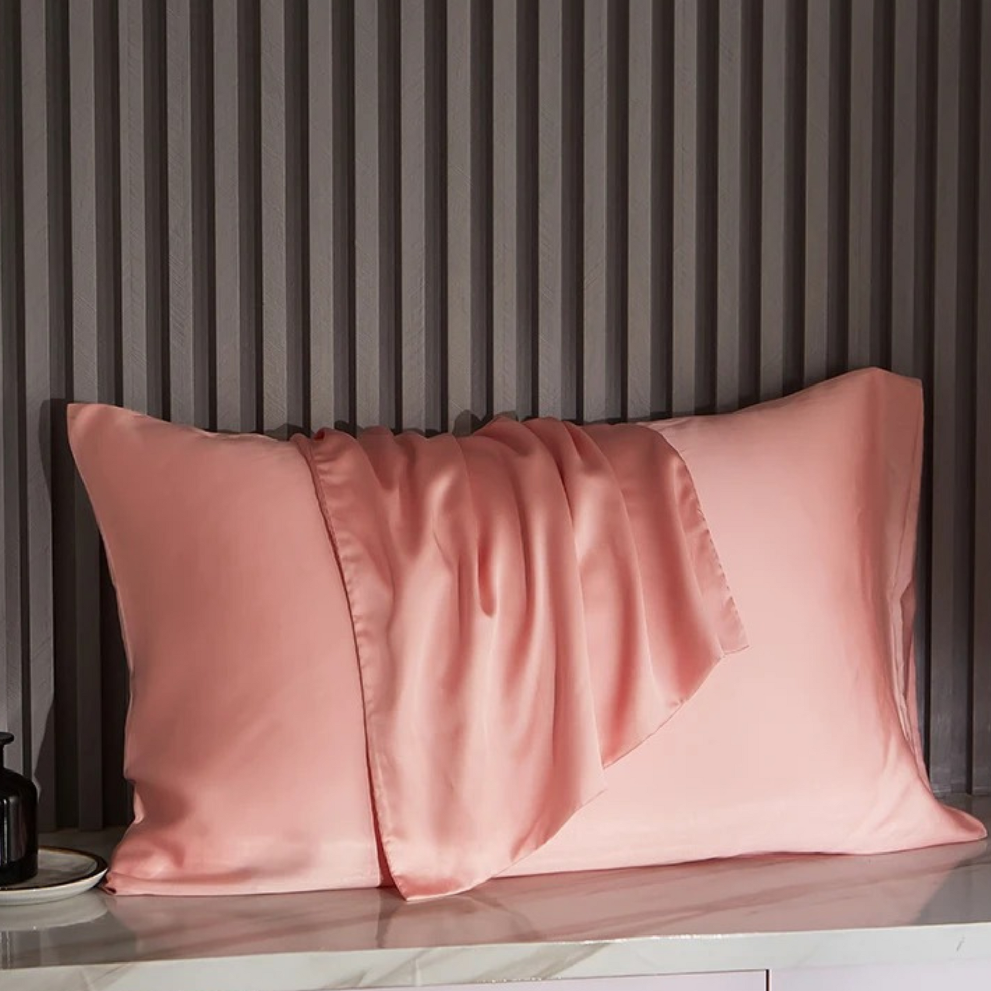 taie-d_oreiller-soie-glowsilk-taie-d_oreiller-rose-soie-murier-cheveux-bouclés-texturés